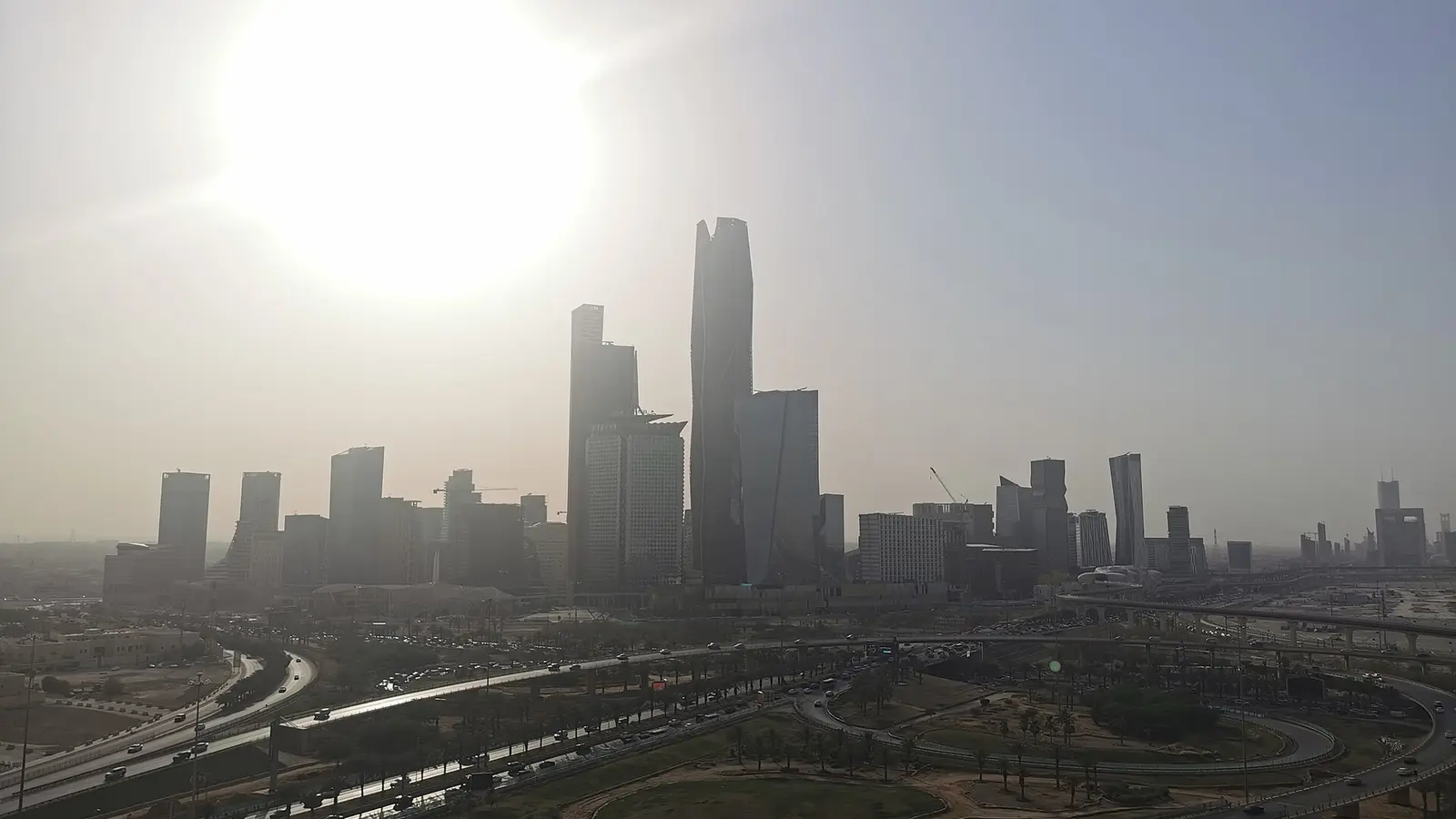مركز الملك عبدالله المالي في الرياض حيث تتركّز مقار المنشآت وشركات الأعمال في السعودية