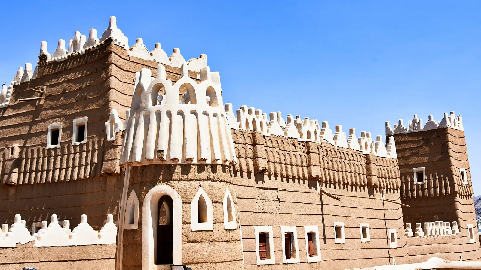 قصر الإمارة (قصر العان) التاريخي في نجران بطرازه المعماري الطيني التقليدي
