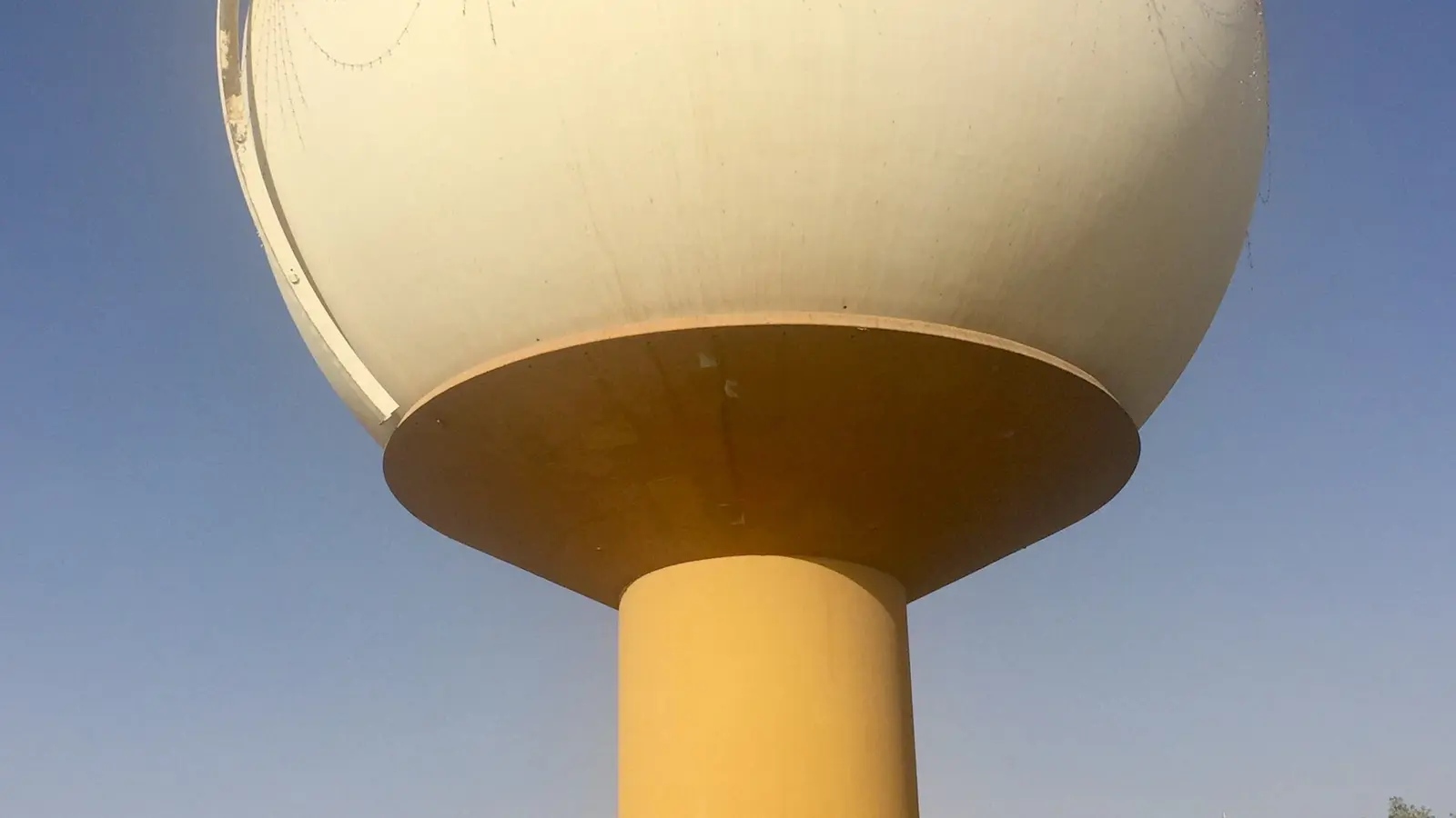 برج مياه في مدينة بريدة بمنطقة القصيم، أحد معالم البنية التحتية البلدية السعودية