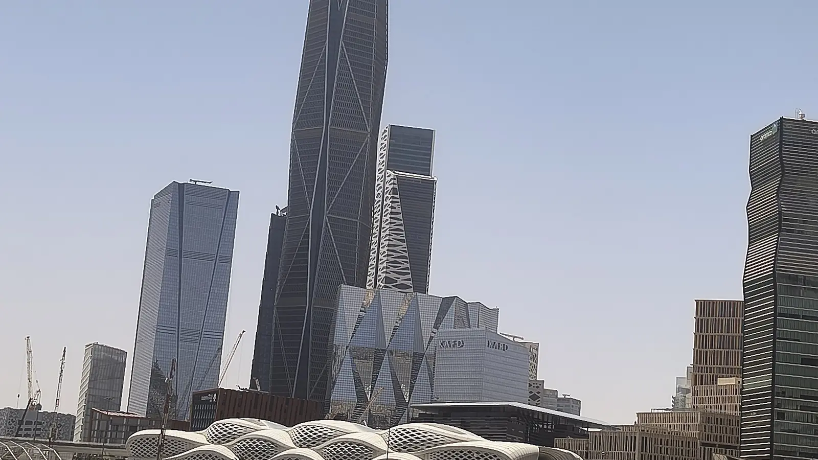 أبراج مركز الملك عبدالله المالي في الرياض حيث تتخذ شركات القطاع الخاص مقارّها