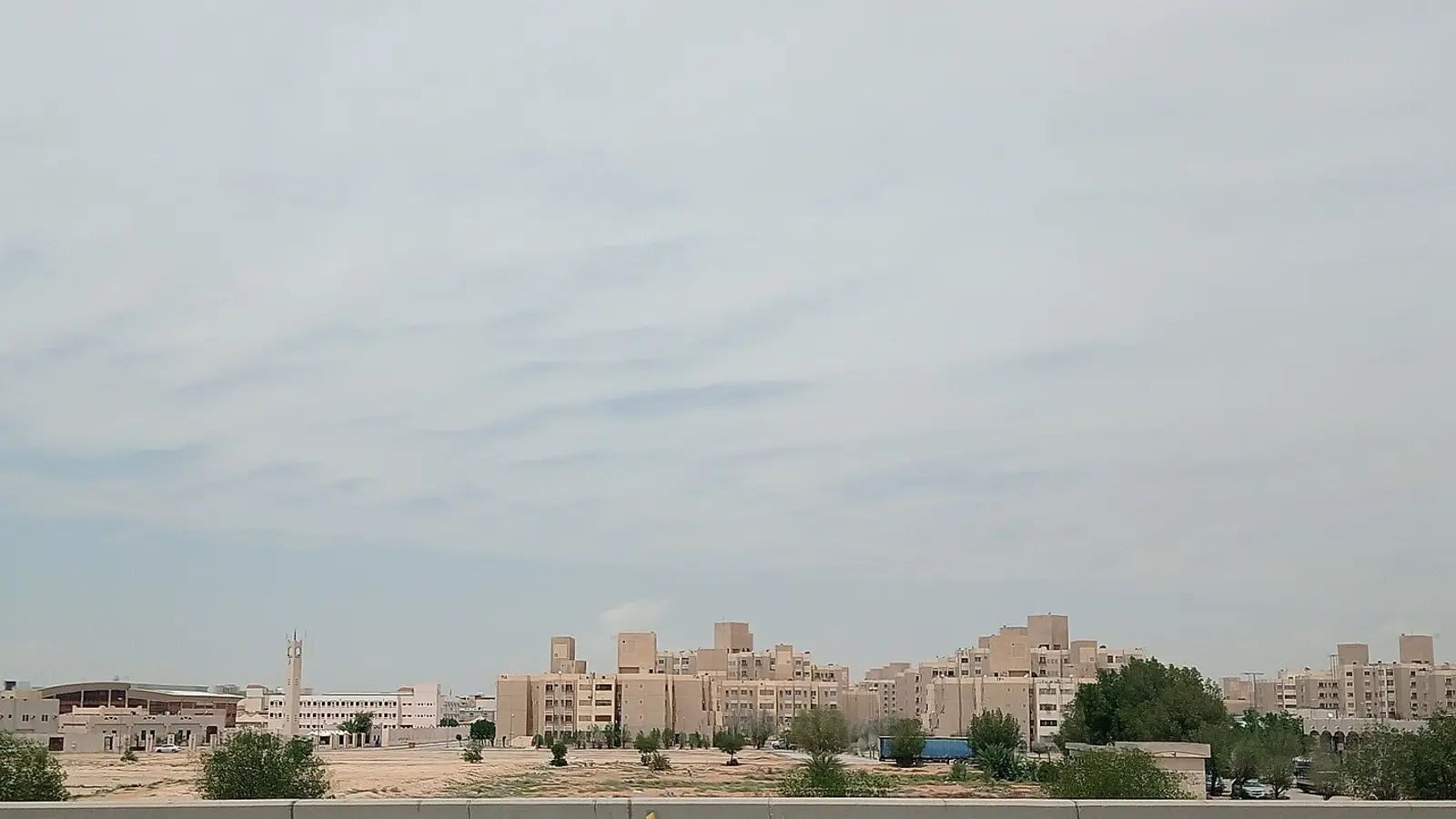 حي سكني في الرياض بأراضٍ فضاء غير مطوَّرة في مقدّمة المشهد