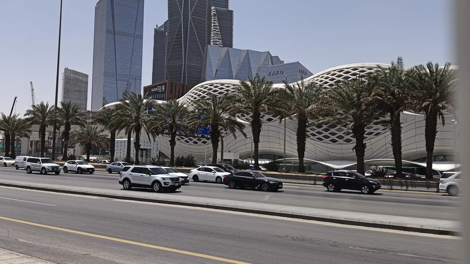 برج مركز الملك عبدالله المالي في الرياض حيث يقع مقر البنك المركزي السعودي المنظم للتأجير التمويلي