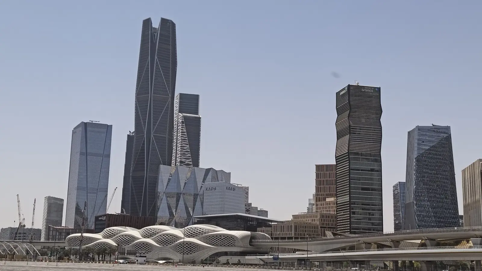 أبراج مركز الملك عبدالله المالي في الرياض، حيث تتخذ كبرى الشركات السعودية مقراتها الرئيسية