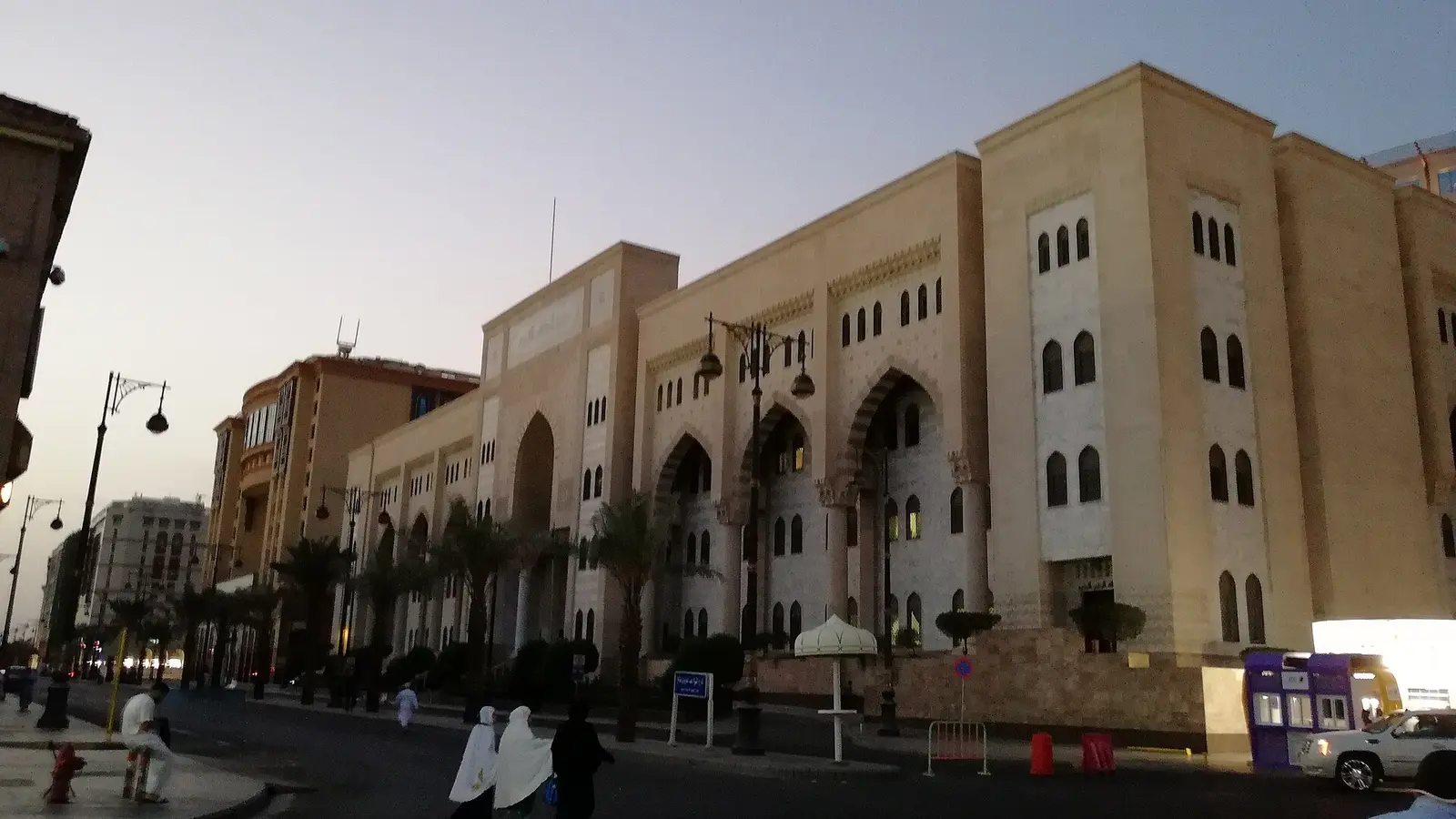 مجمع المحاكم الشرعية في المدينة المنورة، حيث تُنظر دعاوى المطالبة المالية وتصدر الأحكام التي تصبح سندات تنفيذية