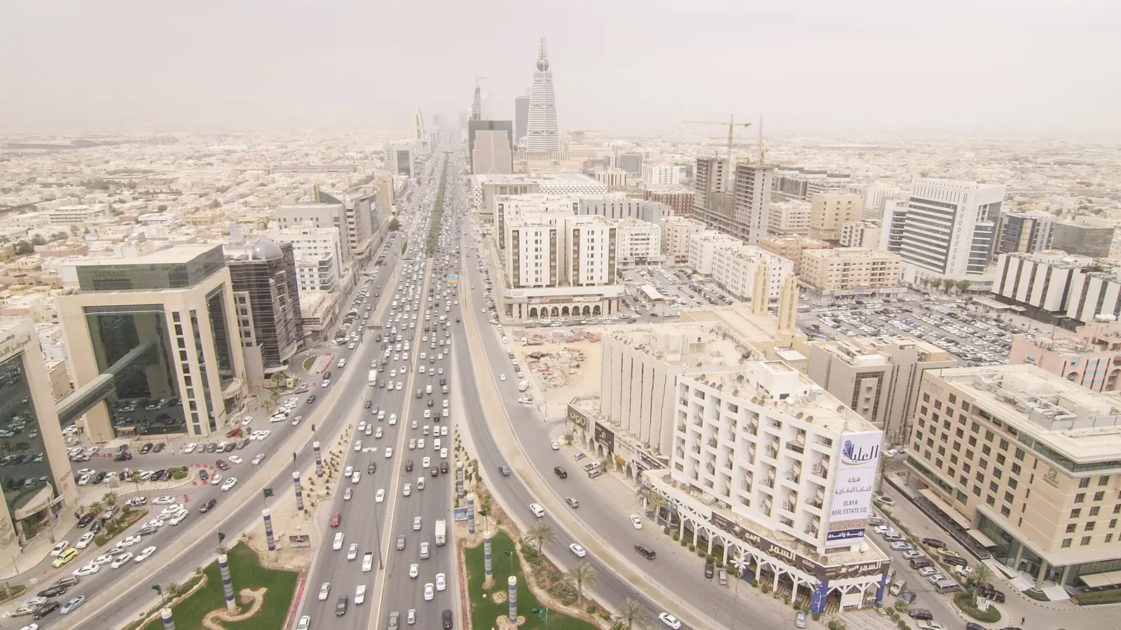 منظر جوي لمدينة الرياض يُظهر امتداد الأحياء السكنية وقطع الأراضي والمباني